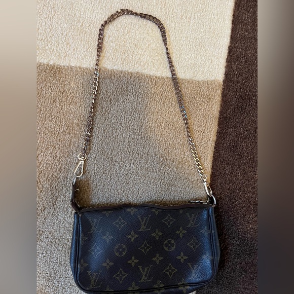 Vintage Authentic Louis Vuitton pochette - Picture 17 of 17